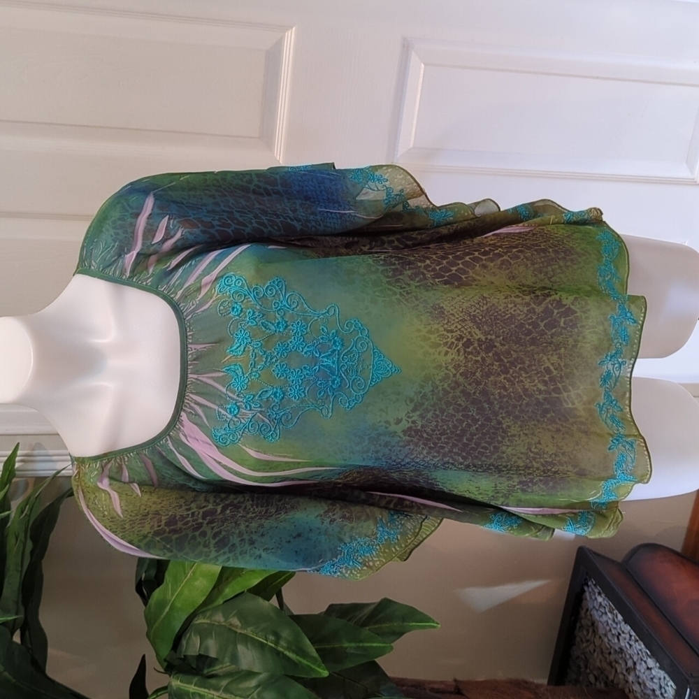 One World Women's Sheer Top w/Embroidery Details Size Small